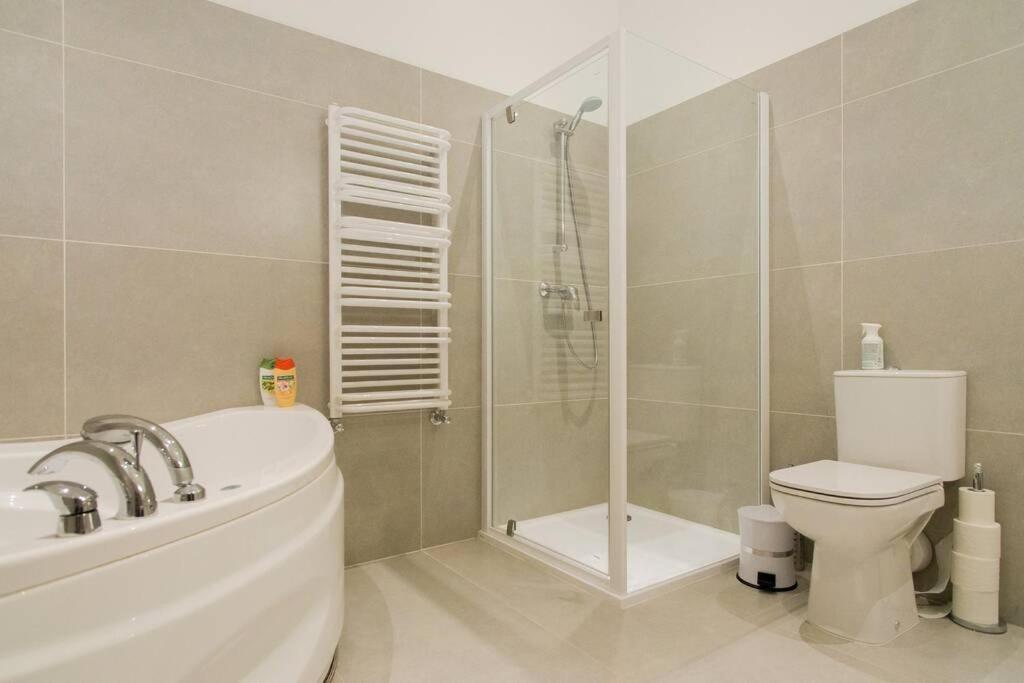 Modern & Spacious 80M2 Apartment In Riga Old Town Exterior foto